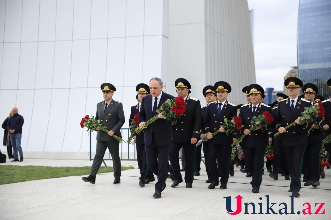 Baş Prokurorluğun rəhbərliyi Zəfər Parkında olub - FOTO